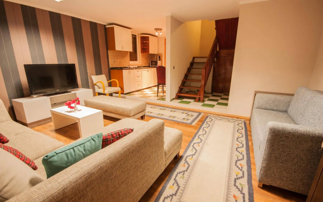 Moonshine Hotel & Suites