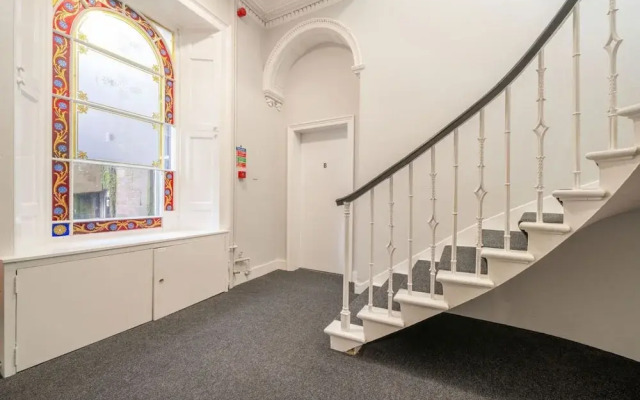Lochside Apartment B