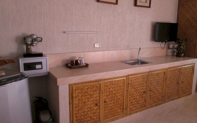 Amigos Beach Resort