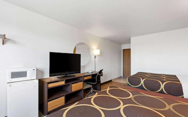 Super 8 by Wyndham Elizabethtown