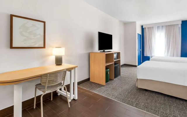 Spark by Hilton Pearland (H)