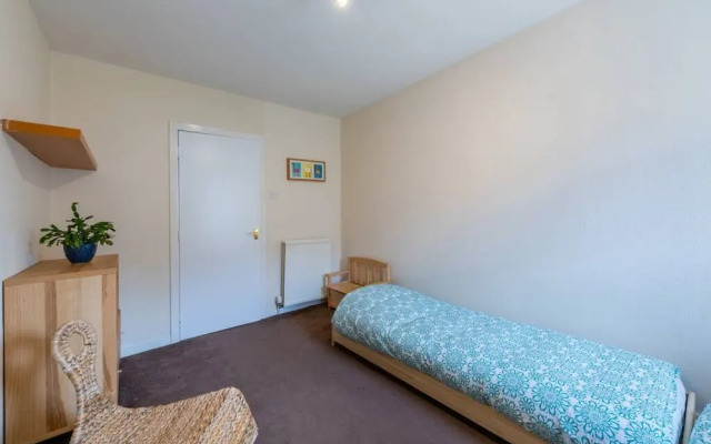 Roseangle - Spacious Family Apartment With South Facing Garden