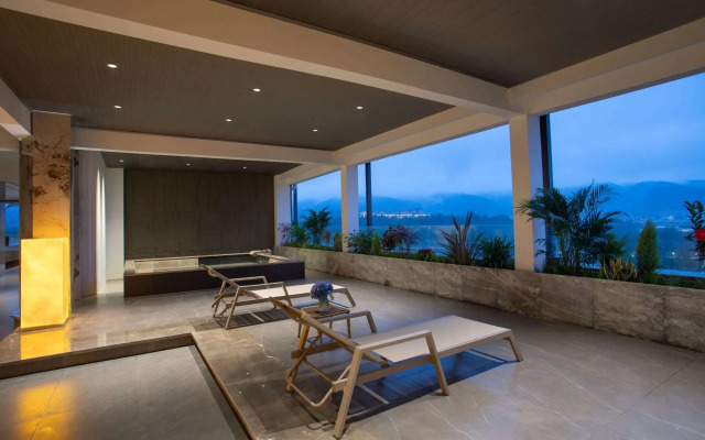 Hawthorn By Wyndham Honghe Mile Hot Spring