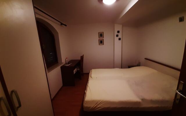 Cosy Apartment in Klenovica With Garden