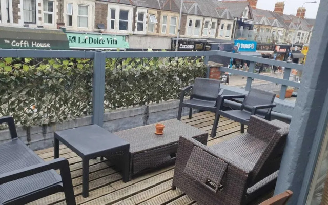 3-bed Apartment Roof Terrace Near Cardiff Centre
