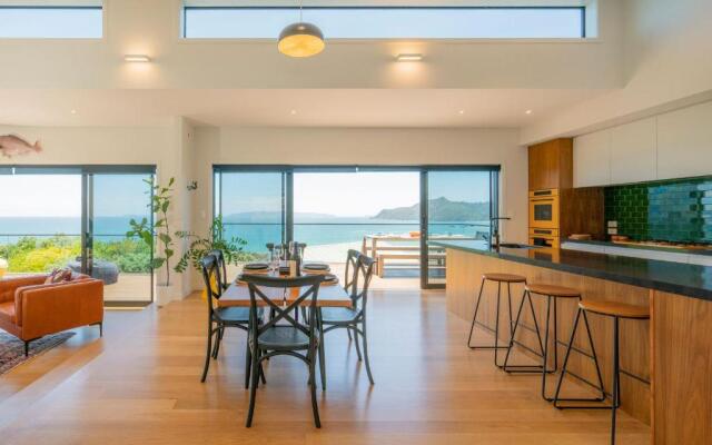 Hosts on the Coast Ātaahua.