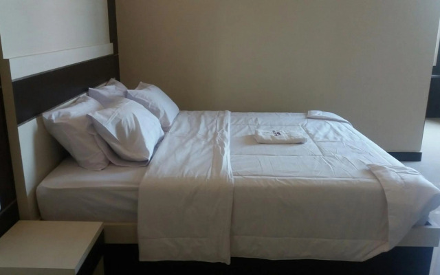 Galaxy Inn Hotel Baubau