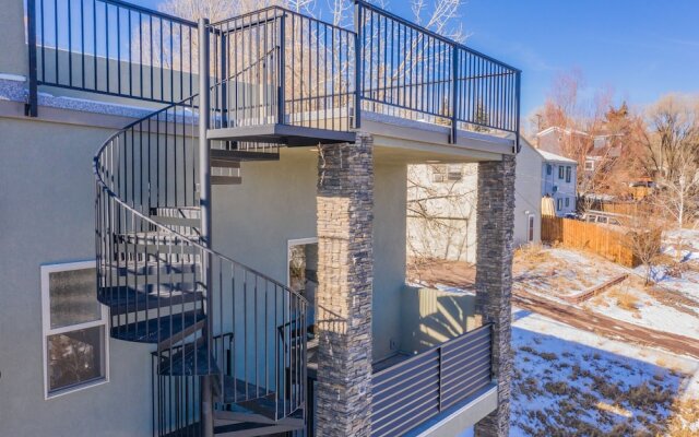 Modern Rooftop Patio New-build Townhome in COS