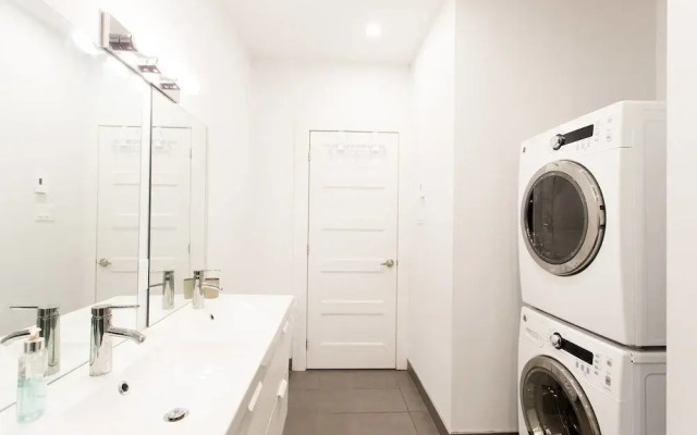 Huge Industrial Loft Near Mont-royal Metro