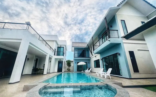 Level FIVE pool villa Pattaya