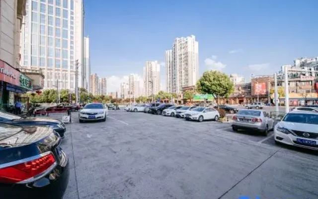 Elan Hotel (Zhenjiang Railway Station Wanda Plaza)
