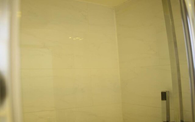 Exhibition Court Hotel 4