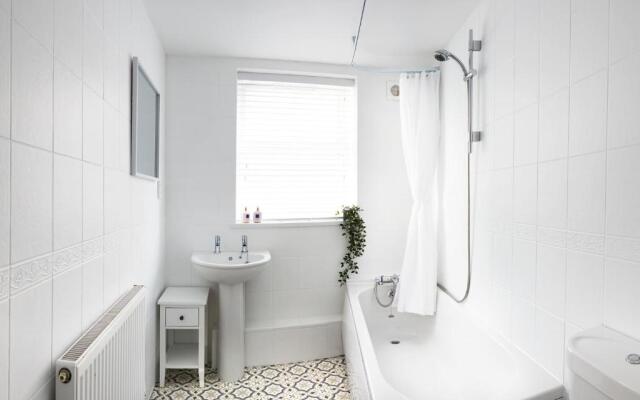Beautifully furnished 4-bed townhouse on South Cliff