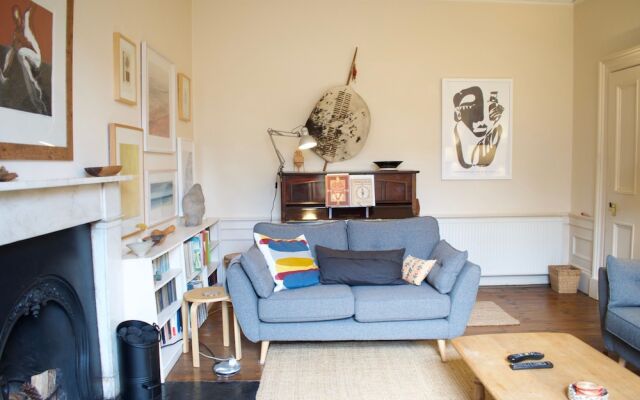 Stylish Georgian Apartment in Leith