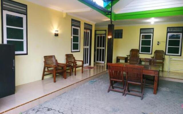 Yellow Hostel