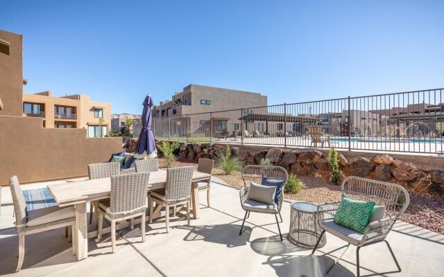 Poolside Escape At The Ledges