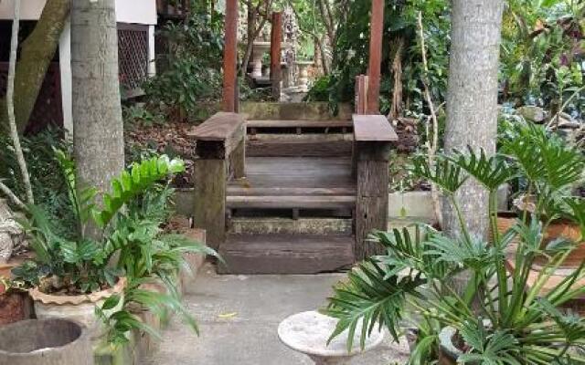 Ruean Mai Chai Khlong