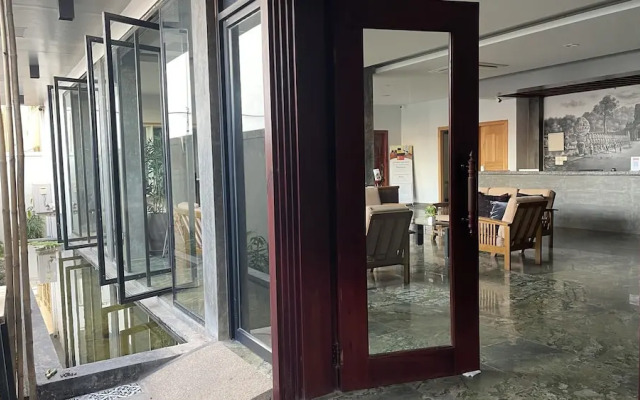 JJ City Centre Suites