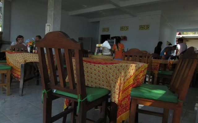 Warung Ombak Homestay