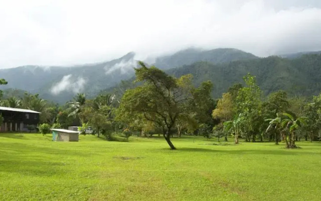 Hummingbird Guest Lodge & Hostel