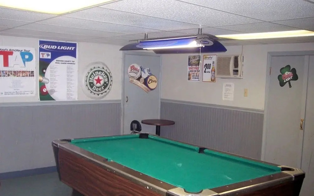 Hillcrest Hotel and Lounge