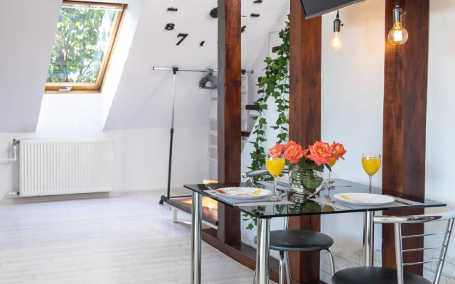 LovelyHome 39 (Lovelyhome 39) on Tchaikovsky Street 58