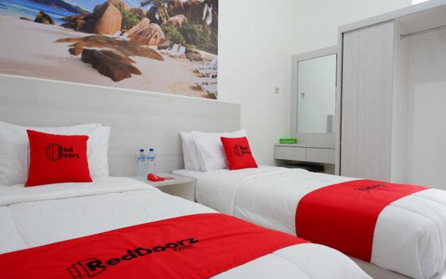 RedDoorz near Mataram University