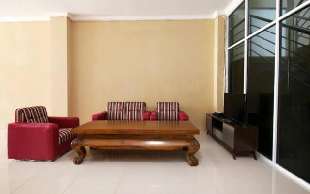 RedDoorz near Hartono Mall Solo