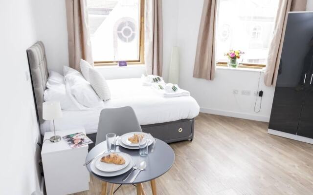 Spacious And Elegant City Centre Studio!