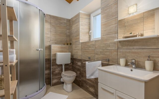 Beautiful Stone House with Large Garden And Private Pool