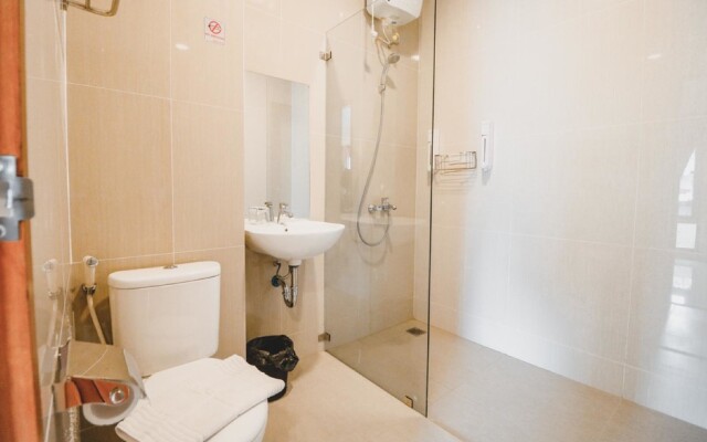 RedDoorz Premium near Ragunan Zoo 2