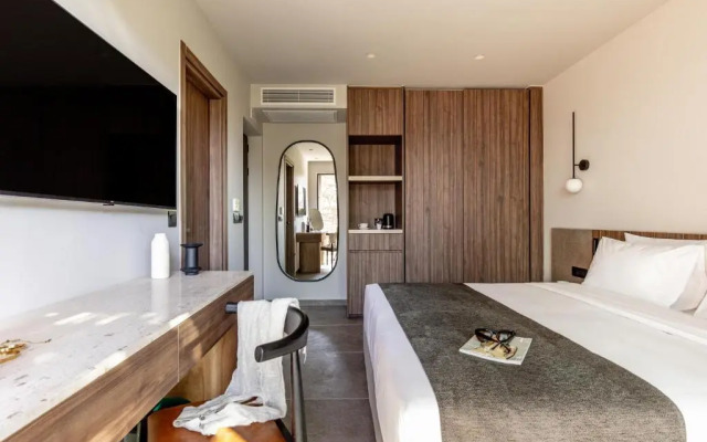 Elios Hill - Sun Kissed Happiness Hotel