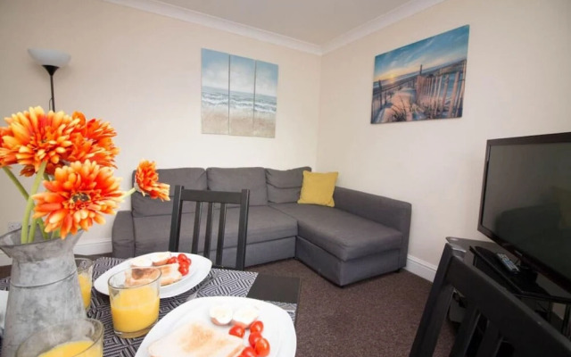 Stayzo Penthouse Accommodation 2- Premier Lodge