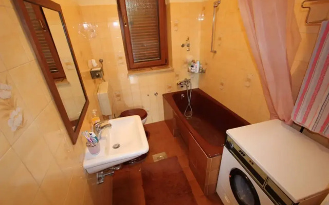 Apartment in Fazana With Garden & Terrace