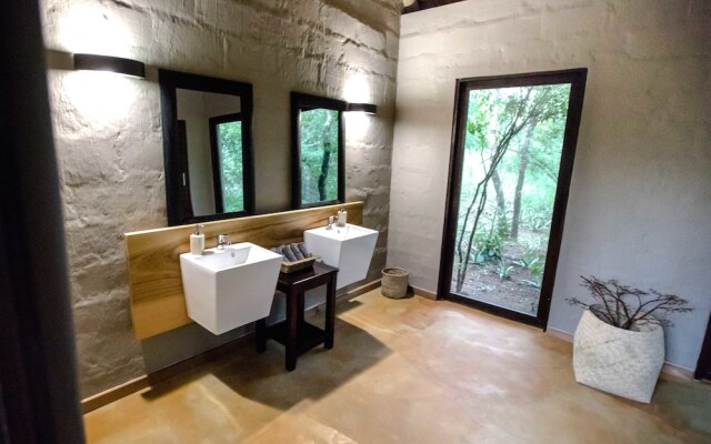 Royal Thonga Safari Lodge
