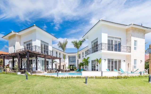 Huge Villa for Large Groups in Bavaro Cocotal - Up to 16 People With Pool Jacuzzi Chef Maid