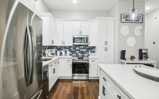 Sandy Cheeks Surfside