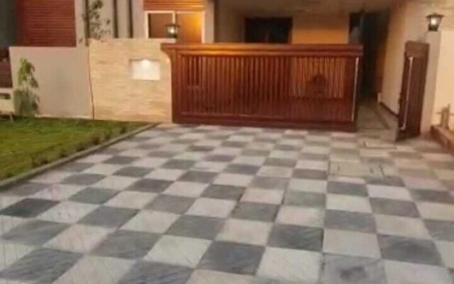 Roomph Transit Guest House