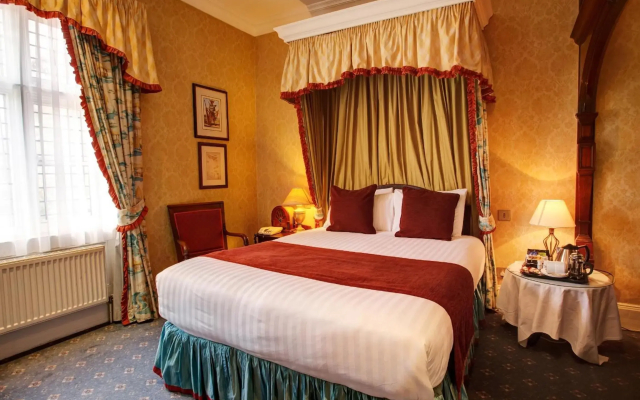 Best Western Plus Grim's Dyke Hotel