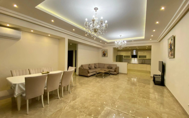 Teryan street 3 bedrooms Luxury and Unique apartment TT777