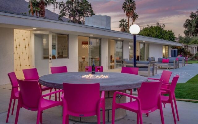 Pretty in Pink at Indian Canyons