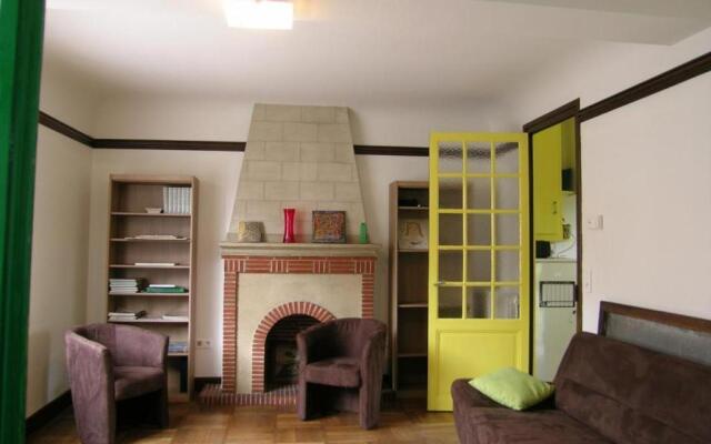 Gîte Dompierre-sur-Besbre, 5 pièces, 8 personnes - FR-1-489-109