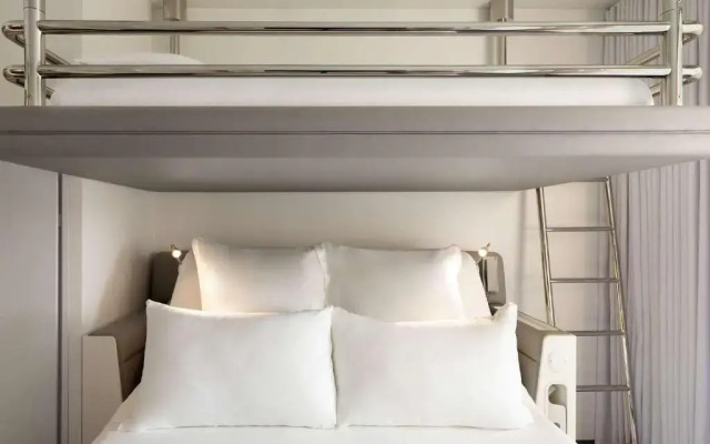 YOTEL Geneva Lake