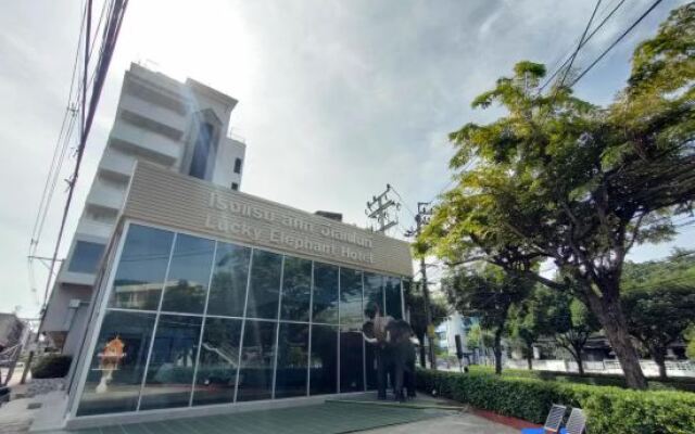 lucky Elephant Hotel