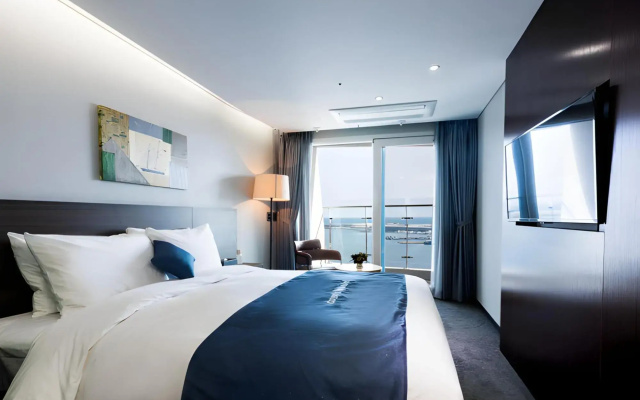CO-OP City Hotel Harborview