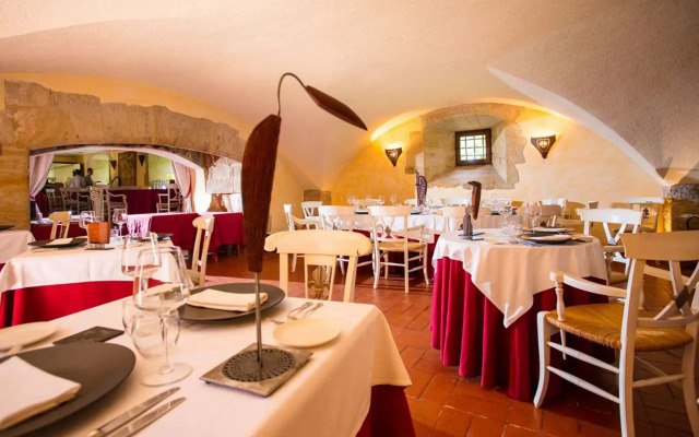 Chateau des Ducs de Joyeuse, BW Signature Collection