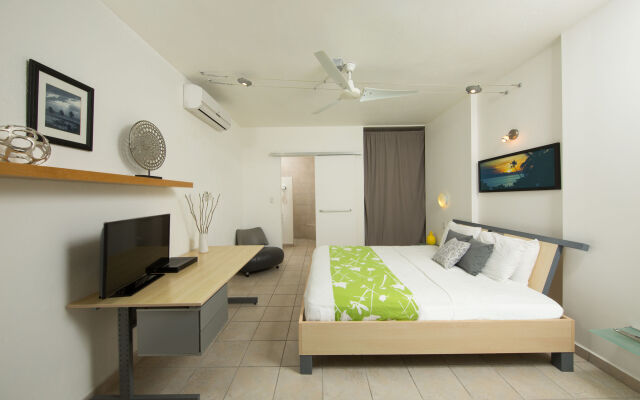 Casa Verde Hotel - Steps to the Beach | Pool, Restaurant & Bar