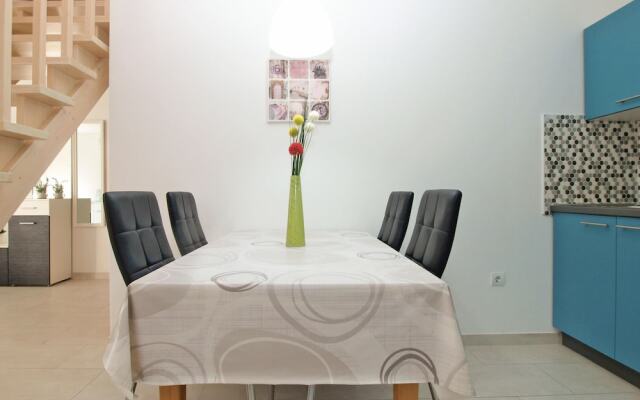 Apartment 1819