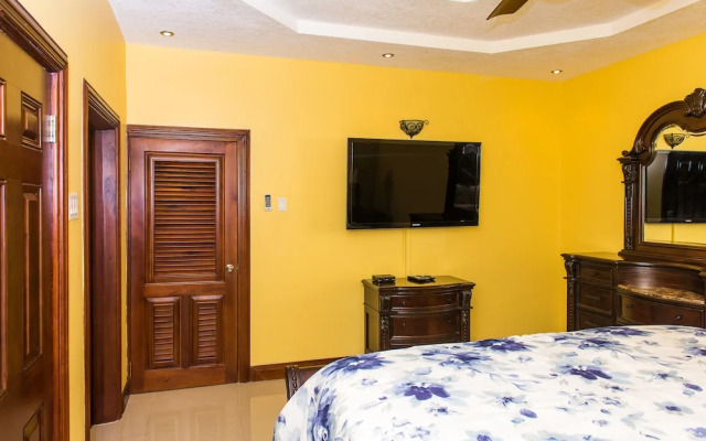 Kingston Luxury Family Retreat