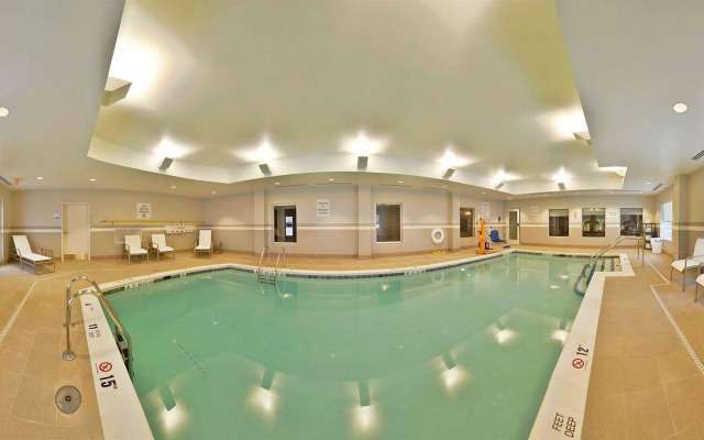 Holiday Inn Express & Suites Utica by IHG